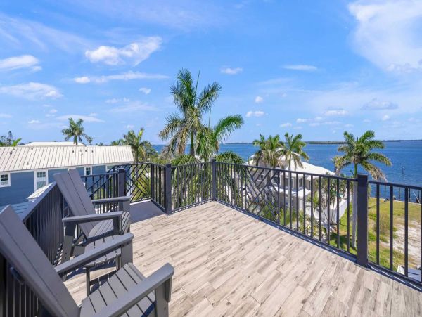 Coastal Luxury Retreat Near Bradenton Beach - 7-Bedroom & Private Pool