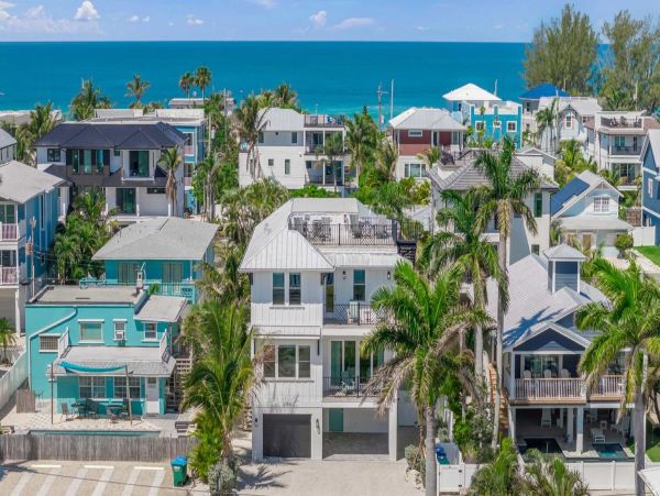 Coastal Luxury Retreat Near Bradenton Beach - 7-Bedroom & Private Pool