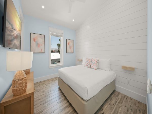 Coastal Luxury Retreat Near Bradenton Beach - 7-Bedroom & Private Pool