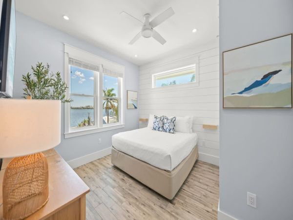 Coastal Luxury Retreat Near Bradenton Beach - 7-Bedroom & Private Pool