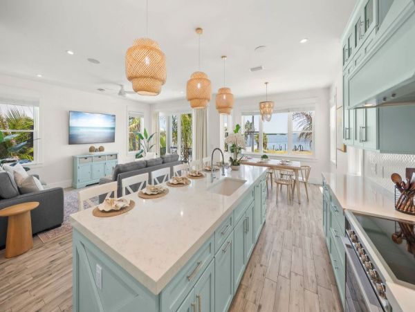 Coastal Luxury Retreat Near Bradenton Beach - 7-Bedroom & Private Pool
