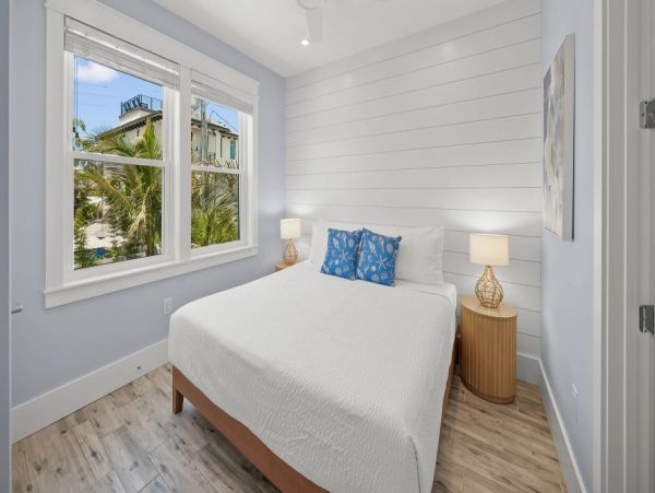 Coastal Luxury Retreat Near Bradenton Beach - 7-Bedroom & Private Pool