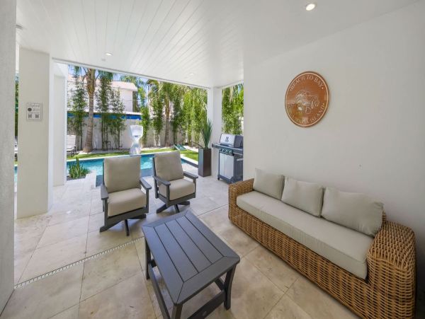 Coastal Luxury Retreat Near Bradenton Beach - 7-Bedroom & Private Pool