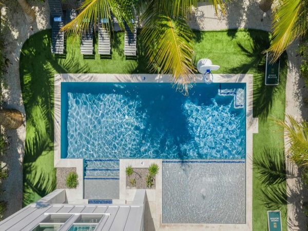 Coastal Luxury Retreat Near Bradenton Beach - 7-Bedroom & Private Pool