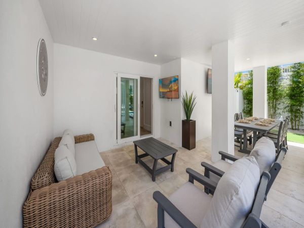Coastal Luxury Retreat Near Bradenton Beach - 7-Bedroom & Private Pool