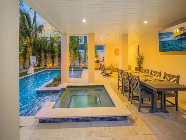 Coastal Luxury Retreat Near Bradenton Beach - 7-Bedroom & Private Pool
