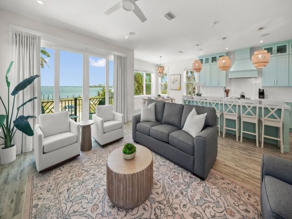 Coastal Luxury Retreat Near Bradenton Beach - 7-Bedroom & Private Pool