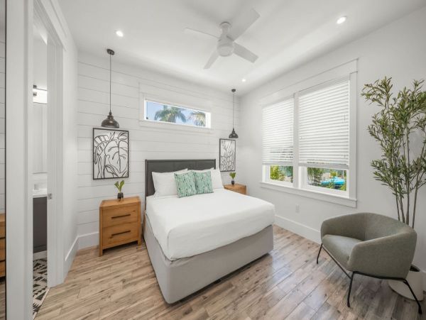Coastal Luxury Retreat Near Bradenton Beach - 7-Bedroom & Private Pool
