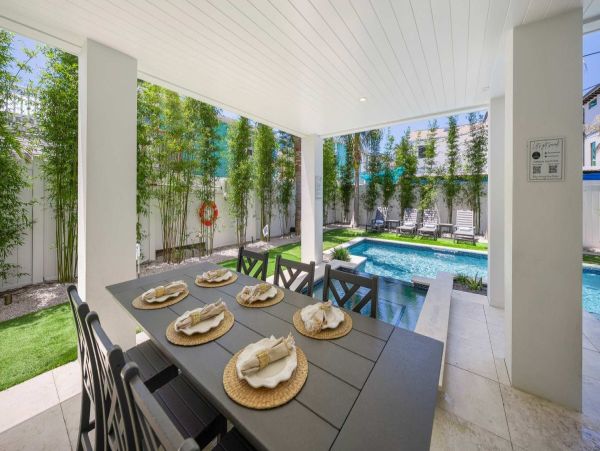 Coastal Luxury Retreat Near Bradenton Beach - 7-Bedroom & Private Pool