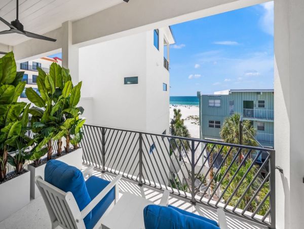 Luxurious Beachside Retreat in Clearwater Beach