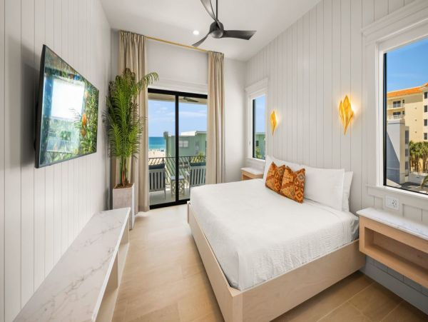Luxurious Beachside Retreat in Clearwater Beach
