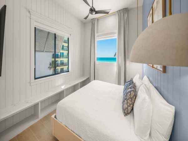 Luxurious Beachside Retreat in Clearwater Beach