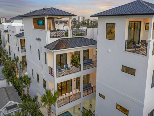 Luxurious Beachside Retreat in Clearwater Beach