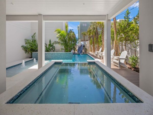 Luxurious Beachside Retreat in Clearwater Beach