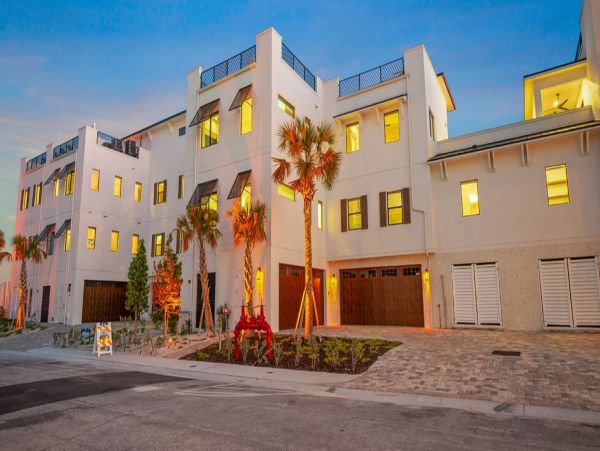 Luxurious Beachside Retreat in Clearwater Beach