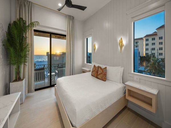 Luxurious Beachside Retreat in Clearwater Beach