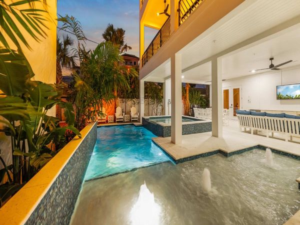 Luxurious Beachside Retreat in Clearwater Beach