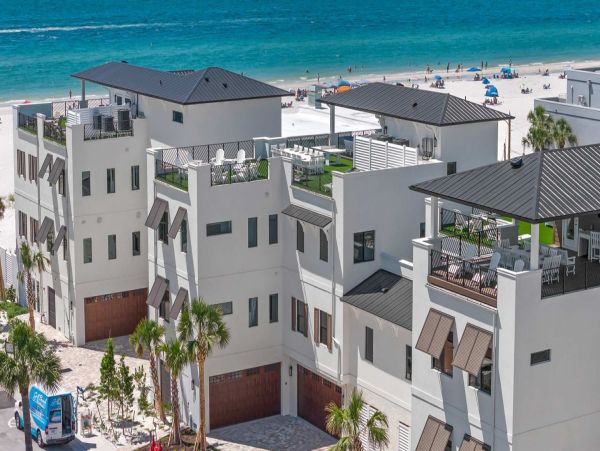 Luxurious Beachside Retreat in Clearwater Beach