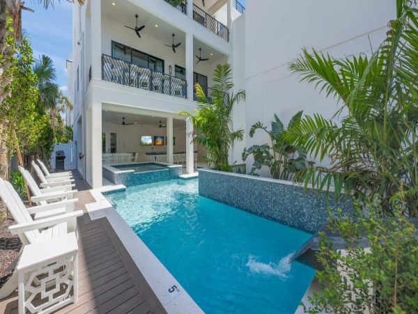 Luxurious Beachside Retreat in Clearwater Beach