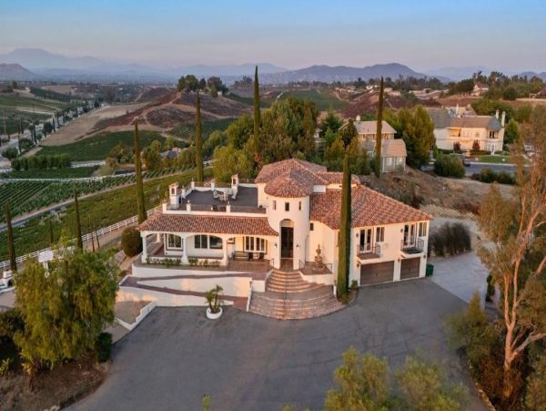 Luxurious Mediterranean-Style Home in Temecula - Perfect for Entertaining