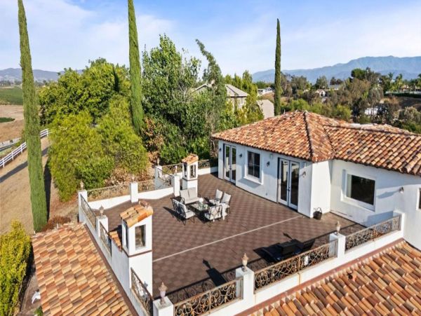 Luxurious Mediterranean-Style Home in Temecula - Perfect for Entertaining