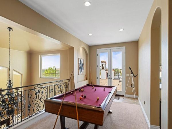 Luxurious Mediterranean-Style Home in Temecula - Perfect for Entertaining