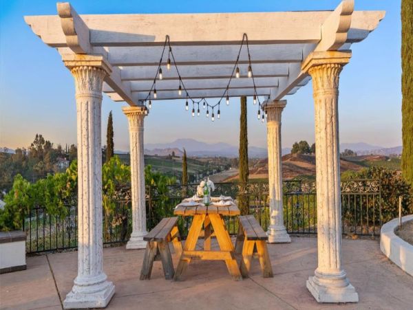 Luxurious Mediterranean-Style Home in Temecula - Perfect for Entertaining