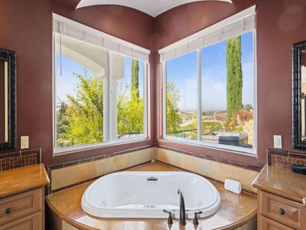 Luxurious Mediterranean-Style Home in Temecula - Perfect for Entertaining