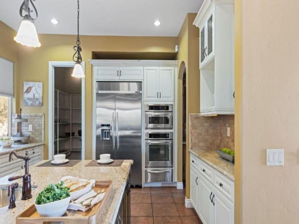 Luxurious Mediterranean-Style Home in Temecula - Perfect for Entertaining