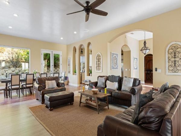 Luxurious Mediterranean-Style Home in Temecula - Perfect for Entertaining