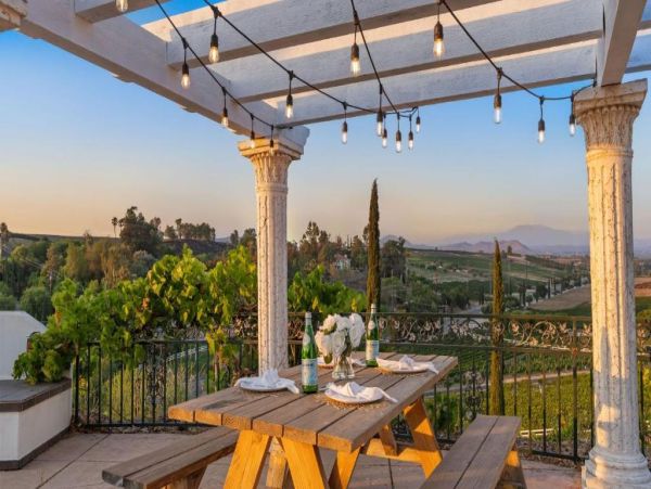 Luxurious Mediterranean-Style Home in Temecula - Perfect for Entertaining