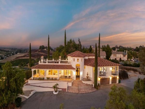 Luxurious Mediterranean-Style Home in Temecula - Perfect for Entertaining