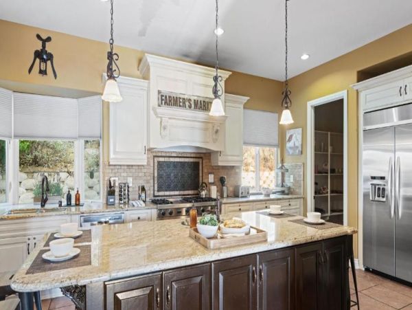 Luxurious Mediterranean-Style Home in Temecula - Perfect for Entertaining