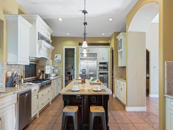 Luxurious Mediterranean-Style Home in Temecula - Perfect for Entertaining