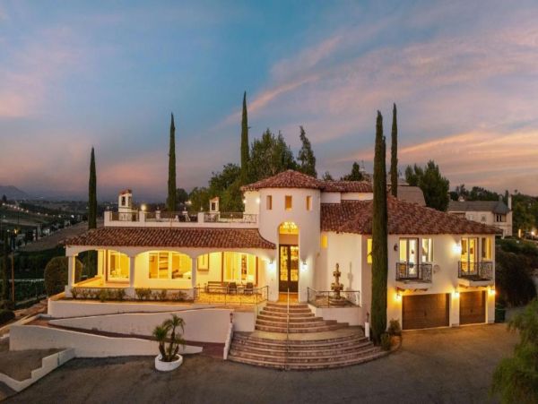 Luxurious Mediterranean-Style Home in Temecula - Perfect for Entertaining