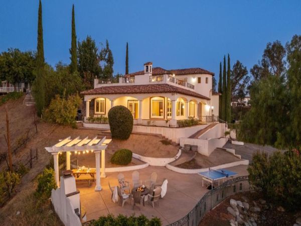 Luxurious Mediterranean-Style Home in Temecula - Perfect for Entertaining