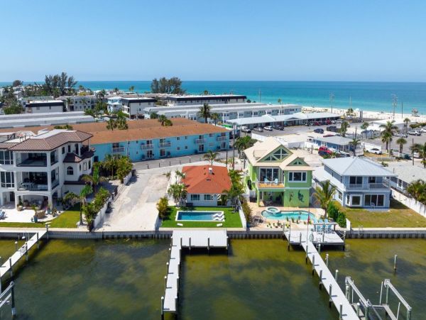 Bradenton Beach Bayfront Vacation Rental - Luxury Home