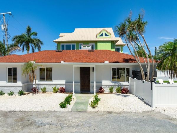 Bradenton Beach Bayfront Vacation Rental - Luxury Home