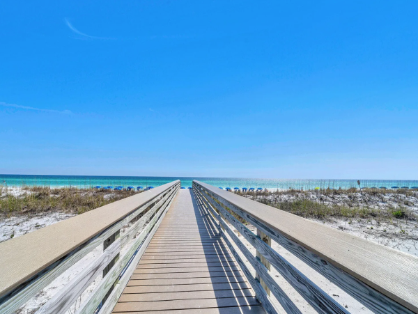 Luxurious Gulf Front Condo on Okaloosa Island - Your Beach Retreat