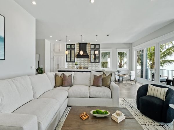 Beachfront Anna Maria Island Luxury Vacation Rental - Bradenton Beach Eight Bedroom Pool Home