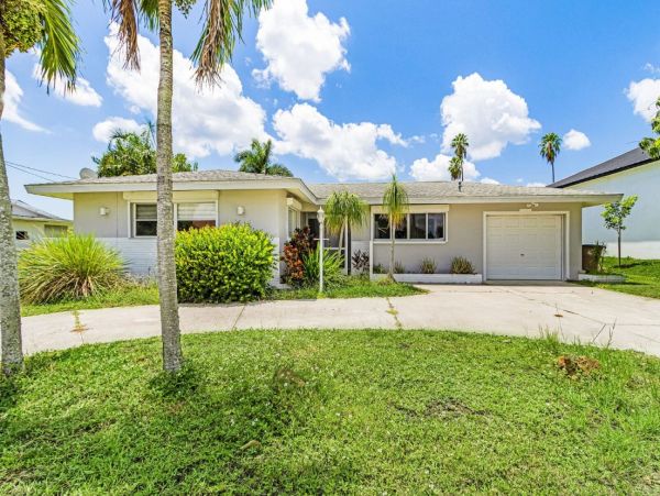 Cape Coral Vacation Rental - Luxury Florida Gulf Access Home