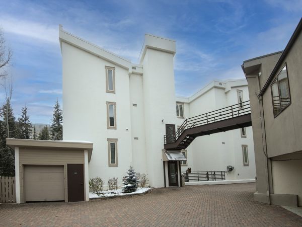 Experience Luxury at this Condo in Vail - Prime Location in Lionhead Village