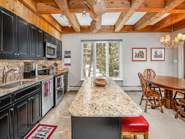 Experience Luxury at this Condo in Vail - Prime Location in Lionhead Village
