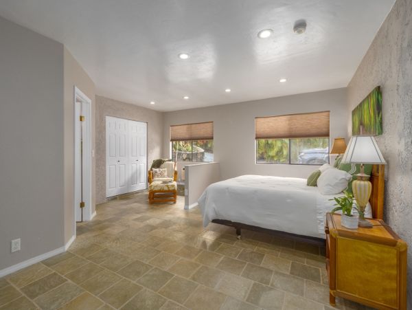 Luxurious Island Retreat with Ocean Views in Kona