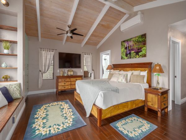 Luxurious Island Retreat with Ocean Views in Kona