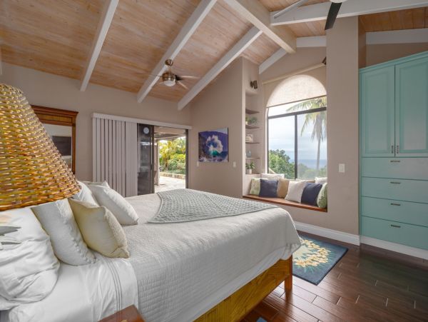 Luxurious Island Retreat with Ocean Views in Kona