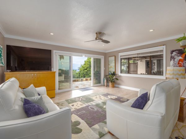 Luxurious Island Retreat with Ocean Views in Kona