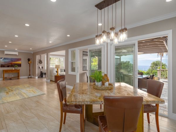 Luxurious Island Retreat with Ocean Views in Kona