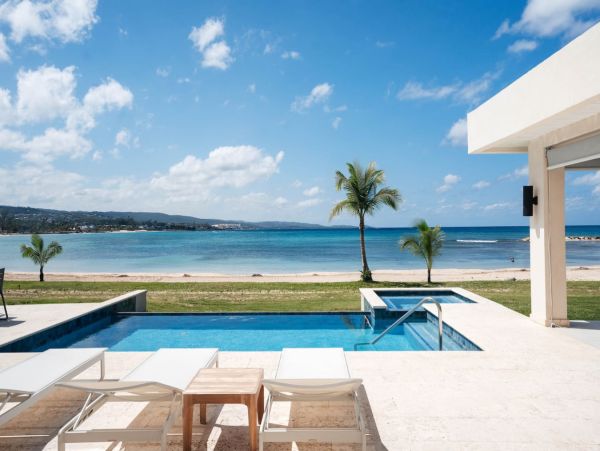 Jamaica Luxury Beachfront Villa - Runaway Bay Vacation Rental- Chef Butler & House Keeper