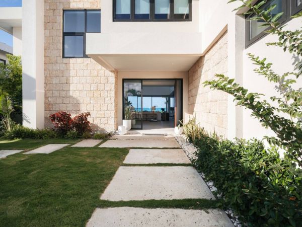 Jamaica Luxury Beachfront Villa - Runaway Bay Vacation Rental- Chef Butler & House Keeper